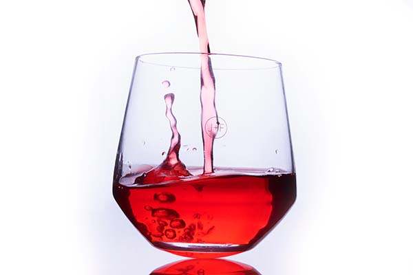 afbeelding van glas rode wijn