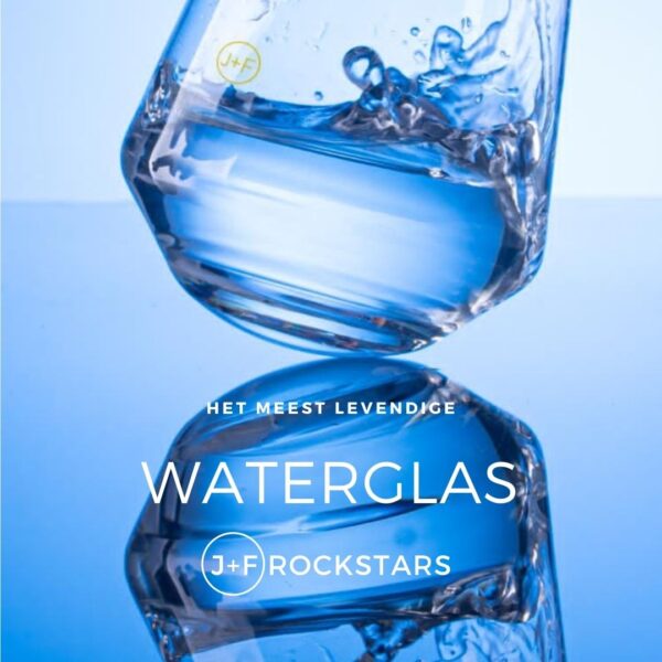 Afbeelding kantelend glas met tekst Het meest levendige waterglas